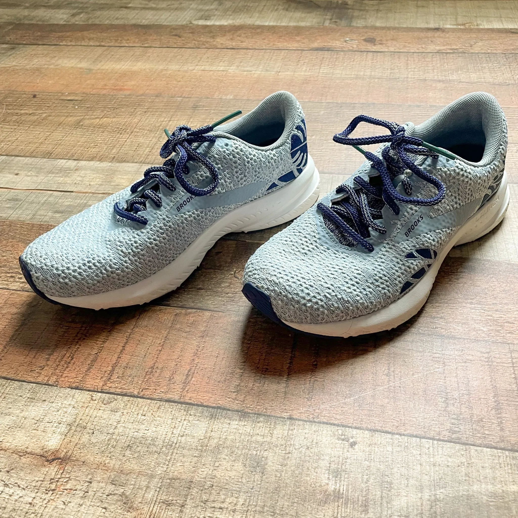 Brooks Launch 6 Blue Sneakers- Size 8 (LIKE NEW CONDITION)