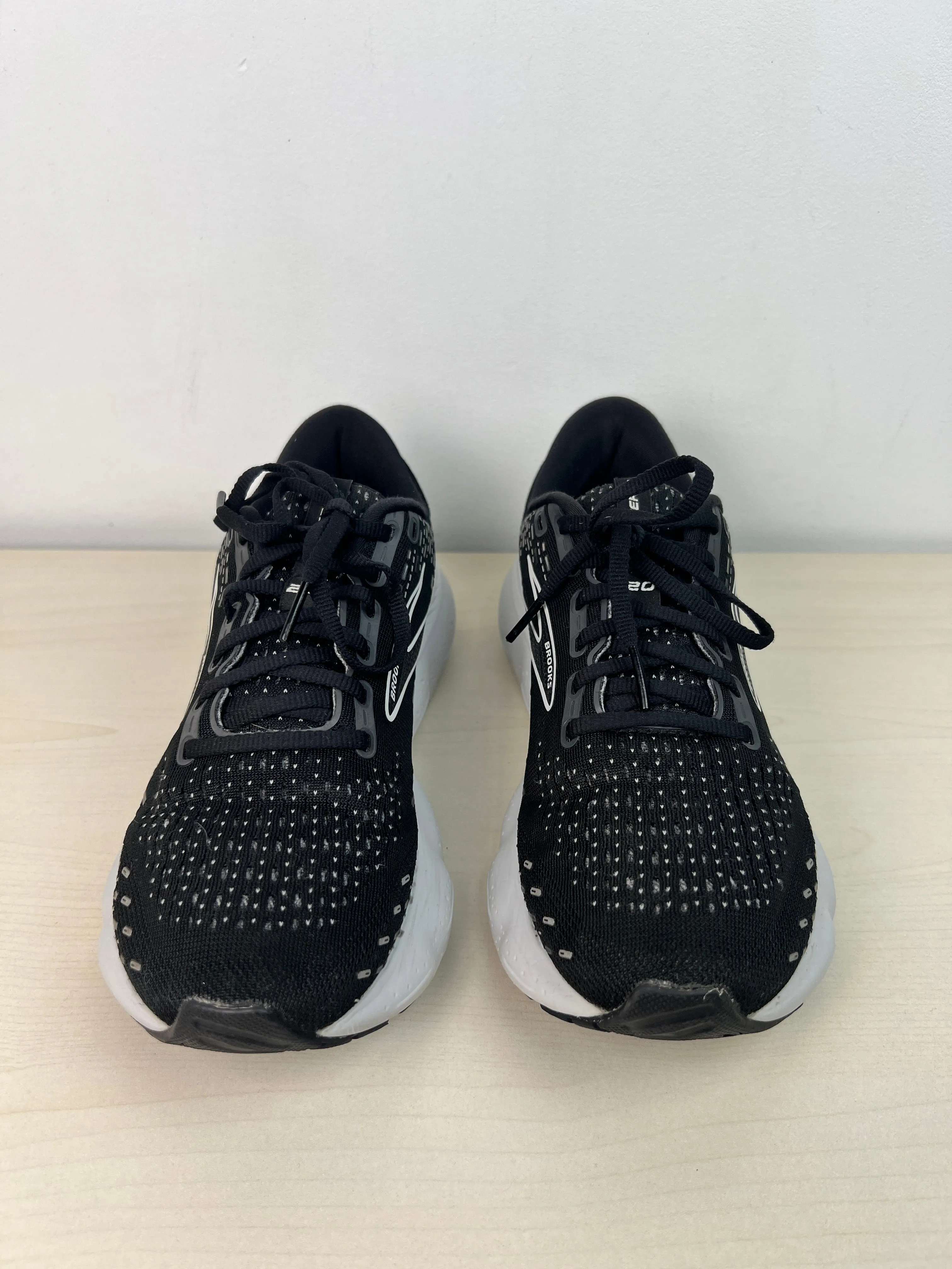 Shoes Athletic By Brooks In Black, Size: 8