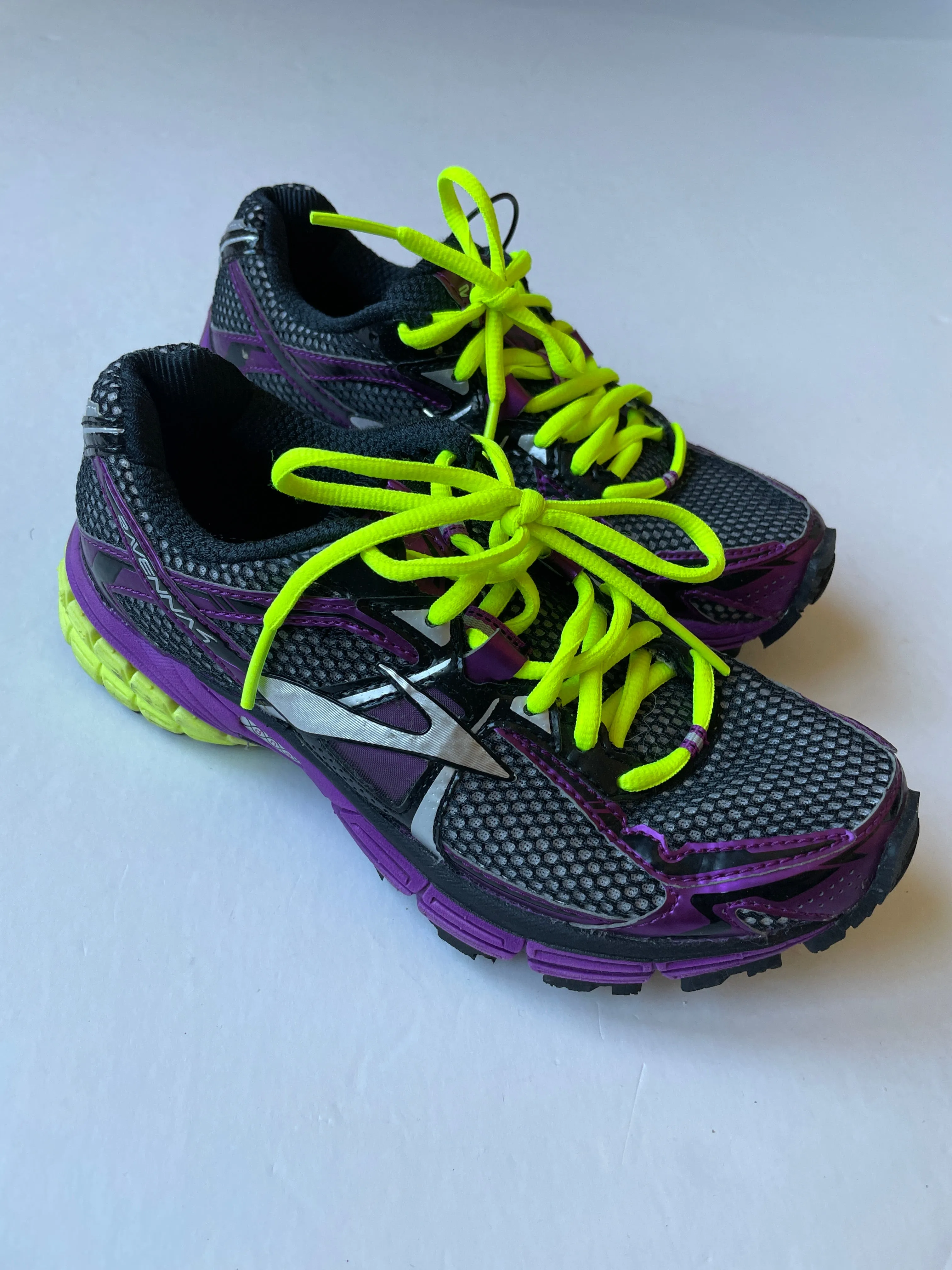 Shoes Athletic By Brooks In Purple, Size: 6.5