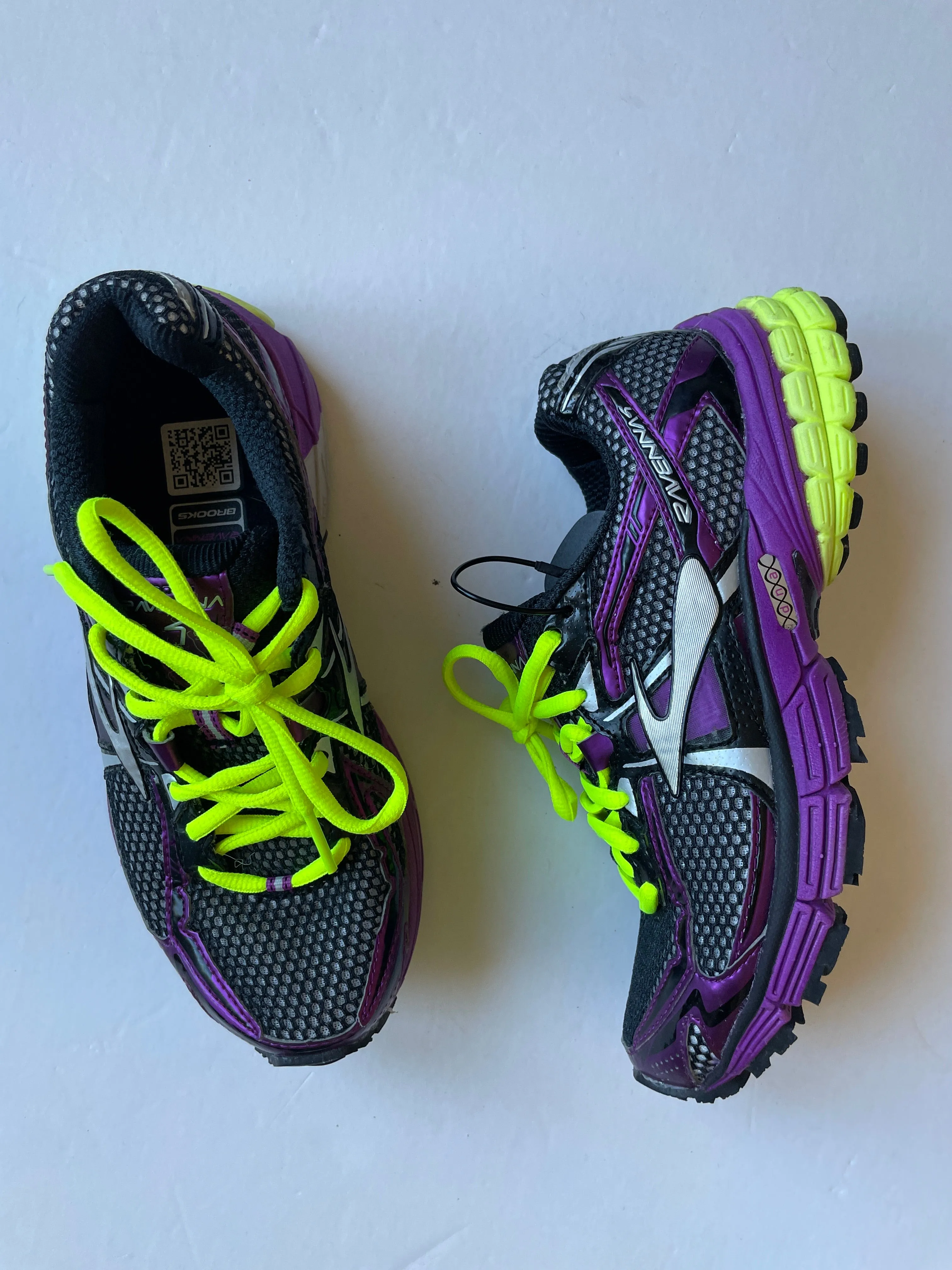 Shoes Athletic By Brooks In Purple, Size: 6.5